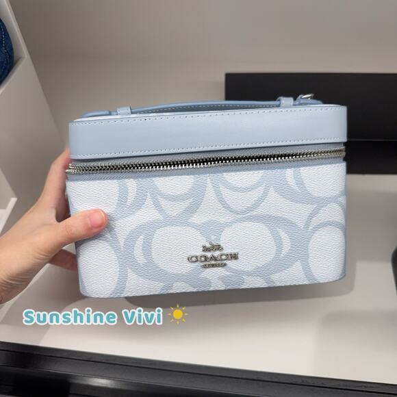 NWT COACH Cosmetic Case In Sketch Signature Canvas CBK45 Silver/Ice Blue - Picture 1 of 9